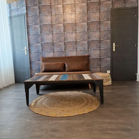 Hipster - Chez Axelle - Alojamento de Acomodação e Pequeno-almoço 3*